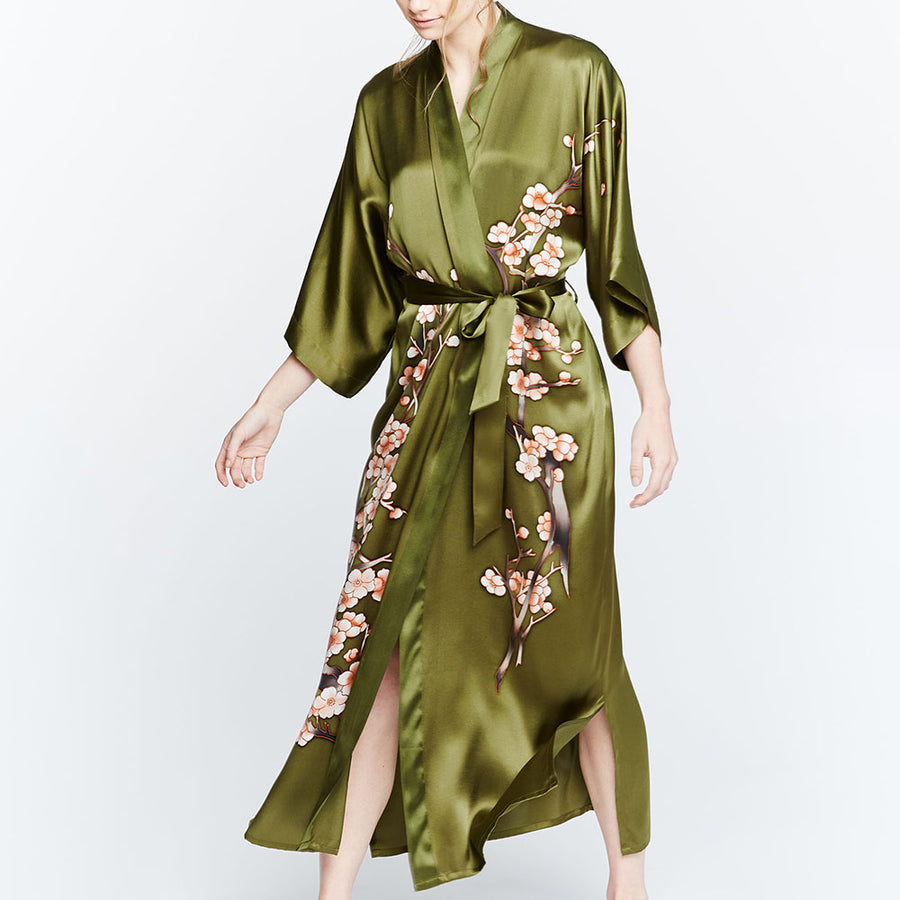 Silk Handpainted Cherry Blossom Long Kimono Robe  Ropa de moda mujer,  Estilo de kimono, Ropa de moda